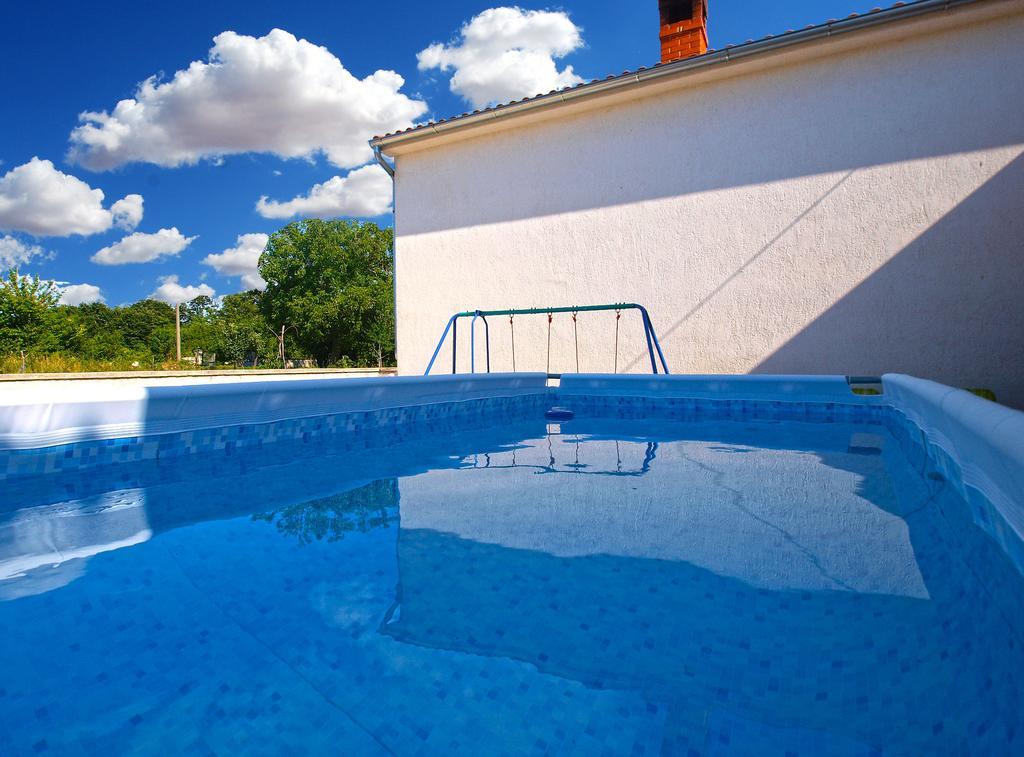 House Sandra 1430 Peresiji Экстерьер фото