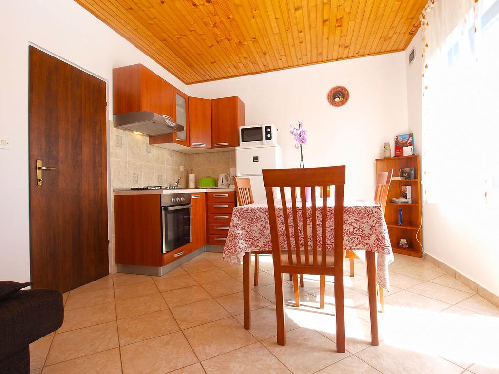 House Sandra 1430 Peresiji Экстерьер фото