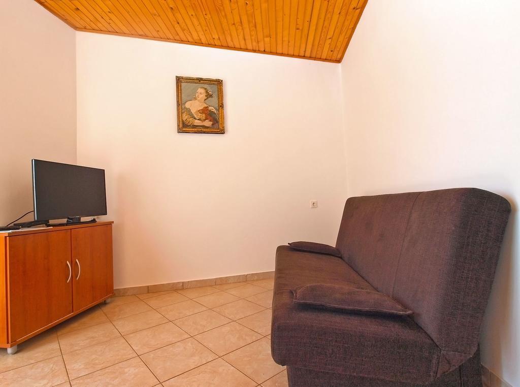 House Sandra 1430 Peresiji Экстерьер фото