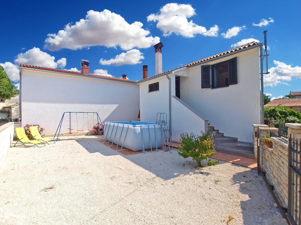 House Sandra 1430 Peresiji Экстерьер фото